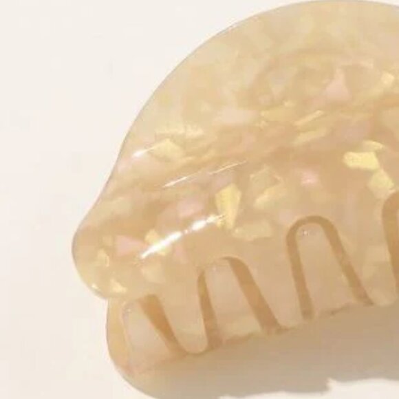 NWT Carly Champagne Marbled Hair Claw Clip - Picture 2 of 4
